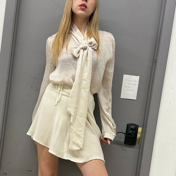 Valentino Ivory White Silk Long Sleeve Bow Tie Blouse - Picture 7 of 9